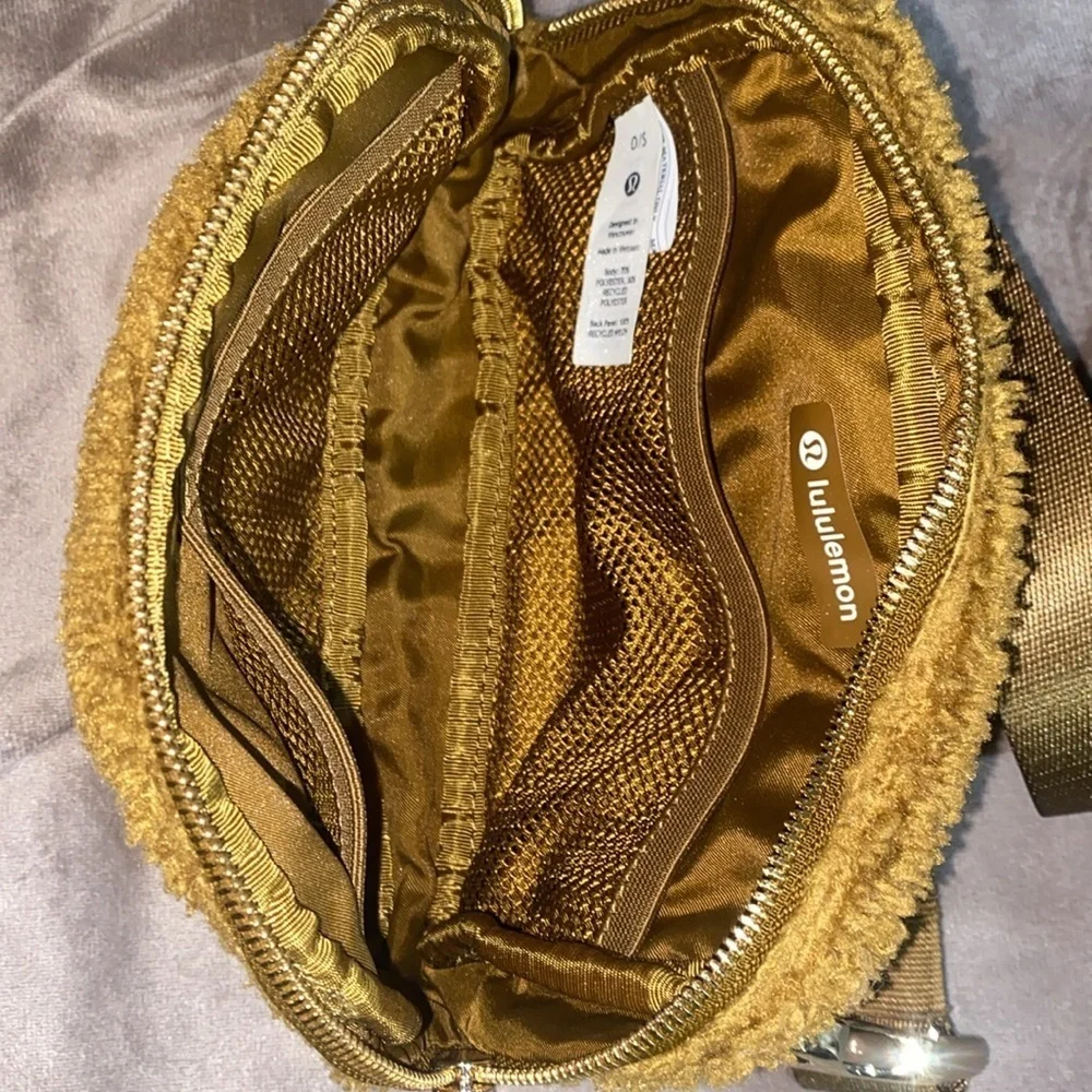 Lululemon Everywhere Fleece Belt Bag